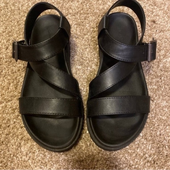 Universal Thread Platform Sandals - Picture 1 of 3